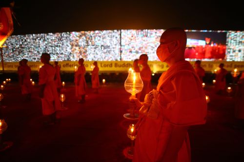 ภาพ No.28524:วันมาฆบูชา พิธีจุดประทีปออนไลน์ 2 ล้านดวง ถวายเป็นพุทธบูชา