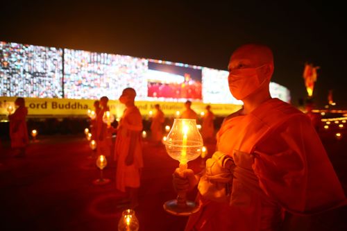 ภาพ No.28523:วันมาฆบูชา พิธีจุดประทีปออนไลน์ 2 ล้านดวง ถวายเป็นพุทธบูชา