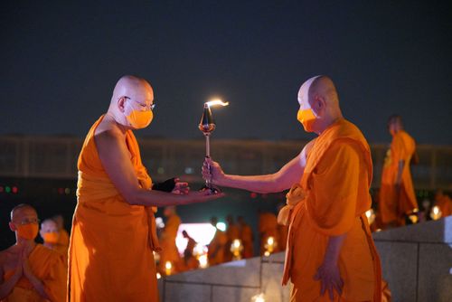 ภาพ No.28733:วันมาฆบูชา พิธีจุดประทีปออนไลน์ 2 ล้านดวง ถวายเป็นพุทธบูชา