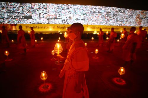 ภาพ No.28527:วันมาฆบูชา พิธีจุดประทีปออนไลน์ 2 ล้านดวง ถวายเป็นพุทธบูชา