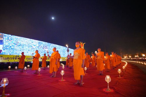 ภาพ No.28735:วันมาฆบูชา พิธีจุดประทีปออนไลน์ 2 ล้านดวง ถวายเป็นพุทธบูชา