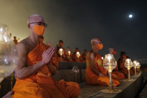 ภาพ No.28558:วันมาฆบูชา พิธีจุดประทีปออนไลน์ 2 ล้านดวง ถวายเป็นพุทธบูชา