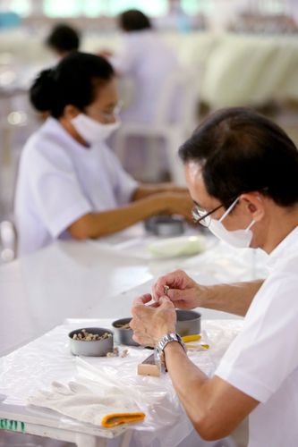 ภาพ No.31181:กิจกรรมงานบุญ ร่วมกันทำไส้เทียนและหล่อเทียนกระป๋อง