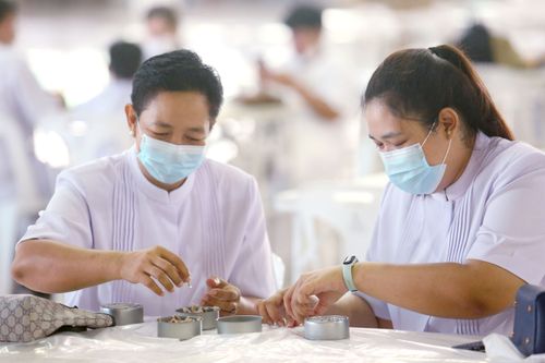 ภาพ No.31188:กิจกรรมงานบุญ ร่วมกันทำไส้เทียนและหล่อเทียนกระป๋อง