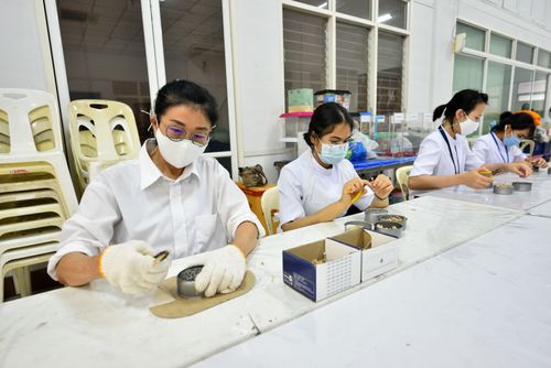 ภาพ No.31214:กิจกรรมงานบุญ ร่วมกันทำไส้เทียนและหล่อเทียนกระป๋อง