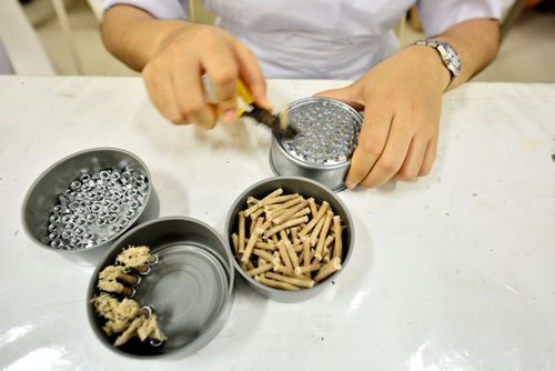 ภาพ No.31215:กิจกรรมงานบุญ ร่วมกันทำไส้เทียนและหล่อเทียนกระป๋อง