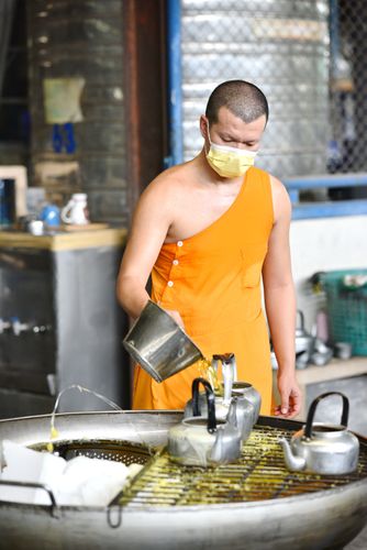 ภาพ No.31219:กิจกรรมงานบุญ ร่วมกันทำไส้เทียนและหล่อเทียนกระป๋อง