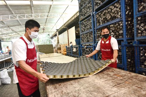 ภาพ No.31223:กิจกรรมงานบุญ ร่วมกันทำไส้เทียนและหล่อเทียนกระป๋อง