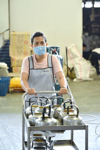 ภาพ No.31225:กิจกรรมงานบุญ ร่วมกันทำไส้เทียนและหล่อเทียนกระป๋อง