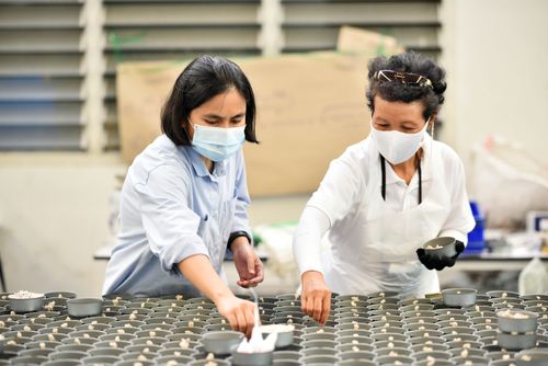 ภาพ No.31226:กิจกรรมงานบุญ ร่วมกันทำไส้เทียนและหล่อเทียนกระป๋อง