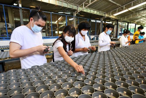 ภาพ No.31229:กิจกรรมงานบุญ ร่วมกันทำไส้เทียนและหล่อเทียนกระป๋อง