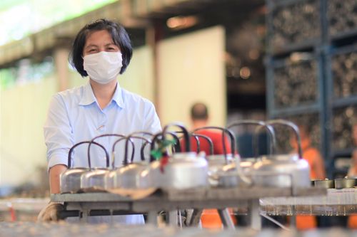 ภาพ No.31207:กิจกรรมงานบุญ ร่วมกันทำไส้เทียนและหล่อเทียนกระป๋อง