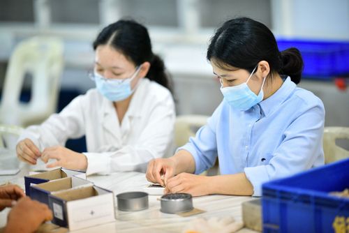 ภาพ No.31243:กิจกรรมงานบุญ ร่วมกันทำไส้เทียนและหล่อเทียนกระป๋อง