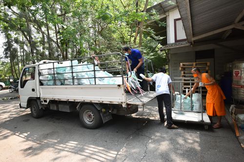 ภาพ No.31244:กิจกรรมงานบุญ ร่วมกันทำไส้เทียนและหล่อเทียนกระป๋อง