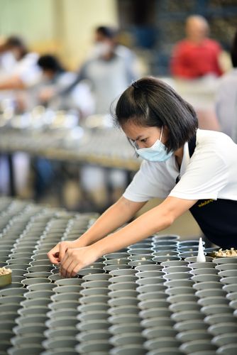 ภาพ No.31246:กิจกรรมงานบุญ ร่วมกันทำไส้เทียนและหล่อเทียนกระป๋อง