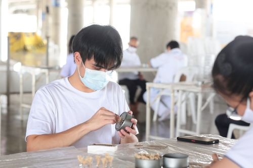 ภาพ No.31260:กิจกรรมงานบุญ ร่วมกันทำไส้เทียนและหล่อเทียนกระป๋อง