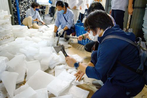 ภาพ No.31251:กิจกรรมงานบุญ ร่วมกันทำไส้เทียนและหล่อเทียนกระป๋อง