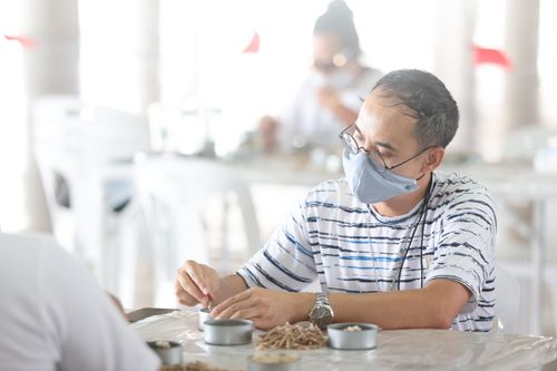 ภาพ No.31262:กิจกรรมงานบุญ ร่วมกันทำไส้เทียนและหล่อเทียนกระป๋อง