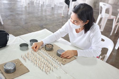 ภาพ No.31267:กิจกรรมงานบุญ ร่วมกันทำไส้เทียนและหล่อเทียนกระป๋อง