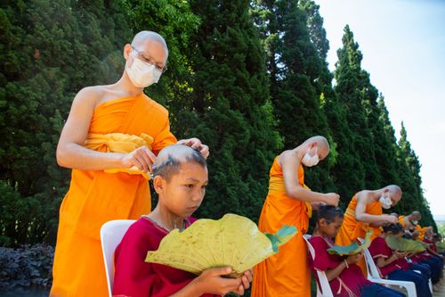 ภาพ No.31854:พิธีปลงผมสามเณรภาคฤดูร้อน รุ่นที่ 28 ประจำปี 2564	