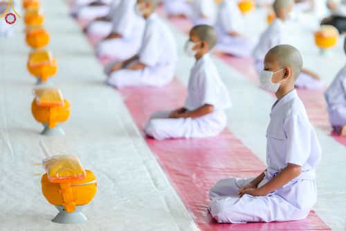 ภาพ No.45479:ประมวลภาพพิธีบรรพชา โครงการหน่อแก้วเปรียญธรรม รุ่นที่ 10 ณ หมู่กฏิสามเณร อาคารค่ายจองแชมป์