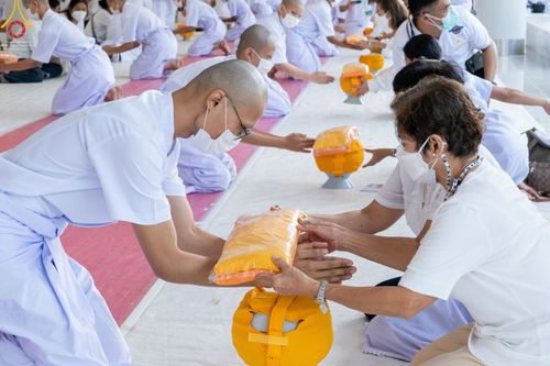 ภาพ No.45484:ประมวลภาพพิธีบรรพชา โครงการหน่อแก้วเปรียญธรรม รุ่นที่ 10 ณ หมู่กฏิสามเณร อาคารค่ายจองแชมป์
