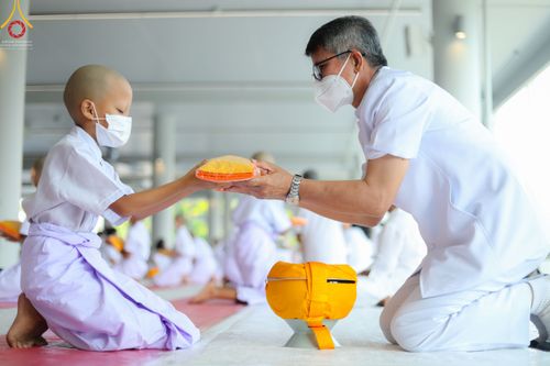 ภาพ No.45487:ประมวลภาพพิธีบรรพชา โครงการหน่อแก้วเปรียญธรรม รุ่นที่ 10 ณ หมู่กฏิสามเณร อาคารค่ายจองแชมป์