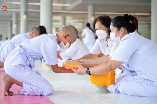 ภาพ No.45485:ประมวลภาพพิธีบรรพชา โครงการหน่อแก้วเปรียญธรรม รุ่นที่ 10 ณ หมู่กฏิสามเณร อาคารค่ายจองแชมป์