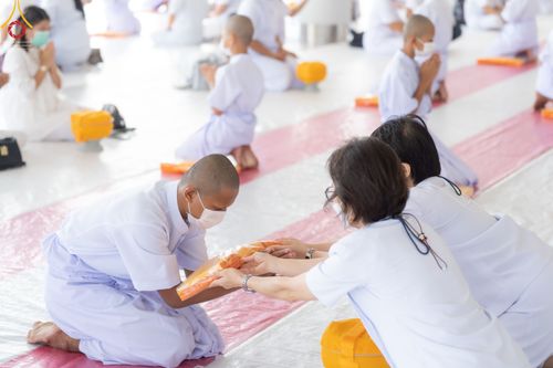 ภาพ No.45488:ประมวลภาพพิธีบรรพชา โครงการหน่อแก้วเปรียญธรรม รุ่นที่ 10 ณ หมู่กฏิสามเณร อาคารค่ายจองแชมป์