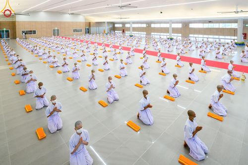 ภาพ No.45508:ประมวลภาพพิธีบรรพชา โครงการหน่อแก้วเปรียญธรรม รุ่นที่ 10 ณ หมู่กฏิสามเณร อาคารค่ายจองแชมป์