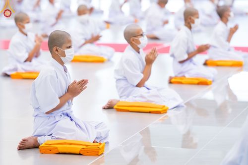 ภาพ No.45513:ประมวลภาพพิธีบรรพชา โครงการหน่อแก้วเปรียญธรรม รุ่นที่ 10 ณ หมู่กฏิสามเณร อาคารค่ายจองแชมป์