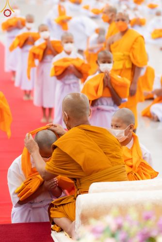 ภาพ No.45529:ประมวลภาพพิธีบรรพชา โครงการหน่อแก้วเปรียญธรรม รุ่นที่ 10 ณ หมู่กฏิสามเณร อาคารค่ายจองแชมป์
