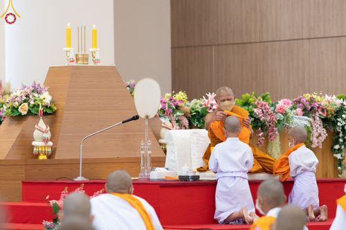 ภาพ No.45540:ประมวลภาพพิธีบรรพชา โครงการหน่อแก้วเปรียญธรรม รุ่นที่ 10 ณ หมู่กฏิสามเณร อาคารค่ายจองแชมป์