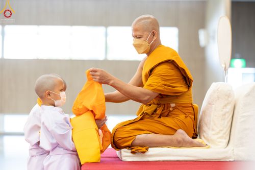 ภาพ No.45545:ประมวลภาพพิธีบรรพชา โครงการหน่อแก้วเปรียญธรรม รุ่นที่ 10 ณ หมู่กฏิสามเณร อาคารค่ายจองแชมป์