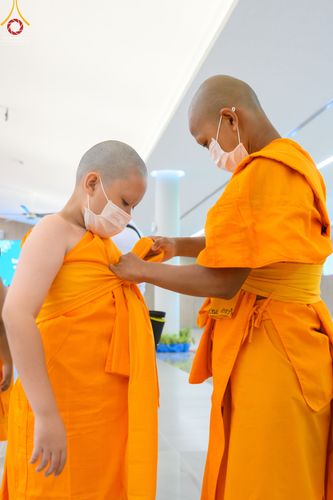 ภาพ No.45543:ประมวลภาพพิธีบรรพชา โครงการหน่อแก้วเปรียญธรรม รุ่นที่ 10 ณ หมู่กฏิสามเณร อาคารค่ายจองแชมป์