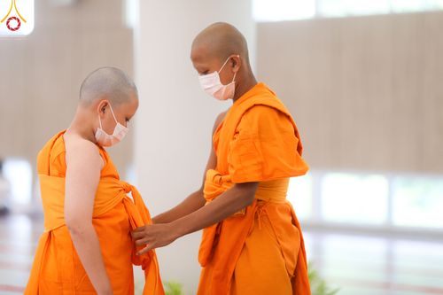 ภาพ No.45548:ประมวลภาพพิธีบรรพชา โครงการหน่อแก้วเปรียญธรรม รุ่นที่ 10 ณ หมู่กฏิสามเณร อาคารค่ายจองแชมป์