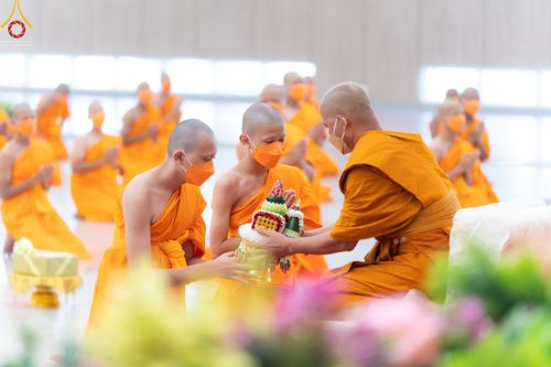 ภาพ No.45552:ประมวลภาพพิธีบรรพชา โครงการหน่อแก้วเปรียญธรรม รุ่นที่ 10 ณ หมู่กฏิสามเณร อาคารค่ายจองแชมป์