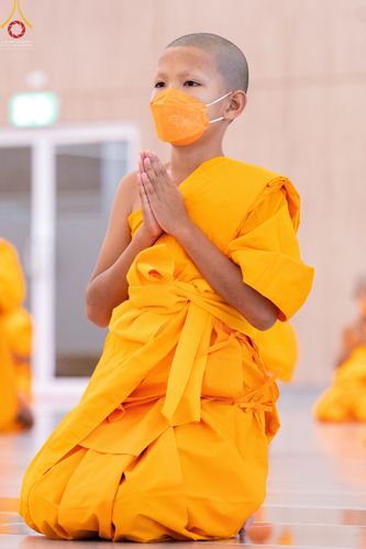 ภาพ No.45556:ประมวลภาพพิธีบรรพชา โครงการหน่อแก้วเปรียญธรรม รุ่นที่ 10 ณ หมู่กฏิสามเณร อาคารค่ายจองแชมป์