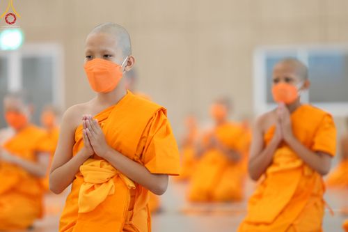ภาพ No.45566:ประมวลภาพพิธีบรรพชา โครงการหน่อแก้วเปรียญธรรม รุ่นที่ 10 ณ หมู่กฏิสามเณร อาคารค่ายจองแชมป์