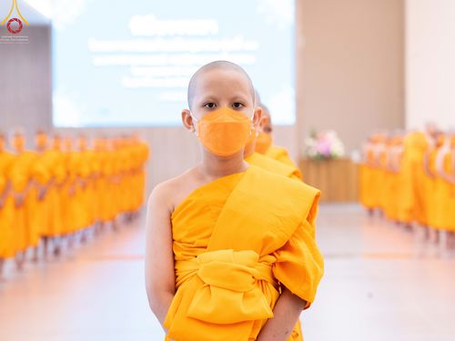 ภาพ No.45568:ประมวลภาพพิธีบรรพชา โครงการหน่อแก้วเปรียญธรรม รุ่นที่ 10 ณ หมู่กฏิสามเณร อาคารค่ายจองแชมป์