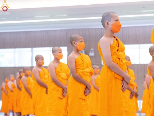 ภาพ No.45570:ประมวลภาพพิธีบรรพชา โครงการหน่อแก้วเปรียญธรรม รุ่นที่ 10 ณ หมู่กฏิสามเณร อาคารค่ายจองแชมป์