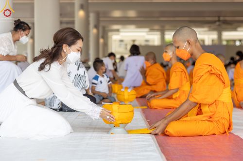 ภาพ No.45590:ประมวลภาพพิธีบรรพชา โครงการหน่อแก้วเปรียญธรรม รุ่นที่ 10 ณ หมู่กฏิสามเณร อาคารค่ายจองแชมป์