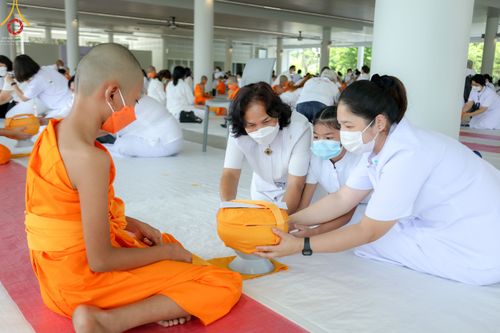 ภาพ No.45591:ประมวลภาพพิธีบรรพชา โครงการหน่อแก้วเปรียญธรรม รุ่นที่ 10 ณ หมู่กฏิสามเณร อาคารค่ายจองแชมป์