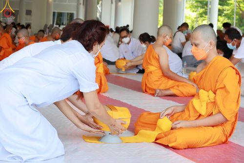 ภาพ No.45593:ประมวลภาพพิธีบรรพชา โครงการหน่อแก้วเปรียญธรรม รุ่นที่ 10 ณ หมู่กฏิสามเณร อาคารค่ายจองแชมป์