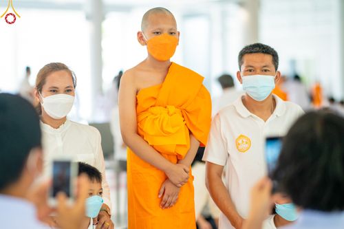 ภาพ No.45598:ประมวลภาพพิธีบรรพชา โครงการหน่อแก้วเปรียญธรรม รุ่นที่ 10 ณ หมู่กฏิสามเณร อาคารค่ายจองแชมป์