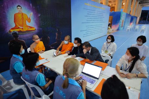 ภาพ No.28874:วันคุ้มครองโลก พิธีจุดประทีปแปรอักษรที่ใหญ่ที่สุดในโลก ถวายเป็นพุทธบูชา ผ่านระบบ ZOOM 