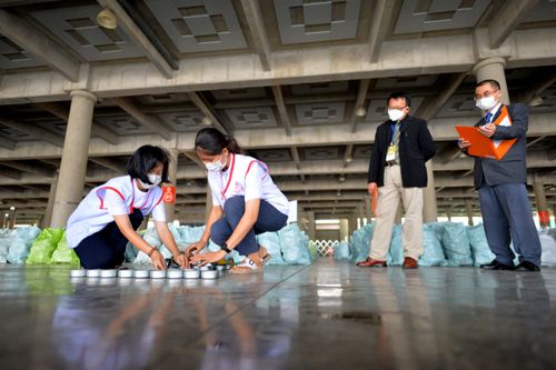 ภาพ No.28880:วันคุ้มครองโลก พิธีจุดประทีปแปรอักษรที่ใหญ่ที่สุดในโลก ถวายเป็นพุทธบูชา ผ่านระบบ ZOOM 