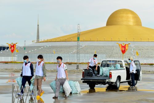 ภาพ No.28913:วันคุ้มครองโลก พิธีจุดประทีปแปรอักษรที่ใหญ่ที่สุดในโลก ถวายเป็นพุทธบูชา ผ่านระบบ ZOOM 