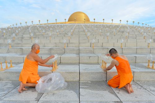 ภาพ No.28920:วันคุ้มครองโลก พิธีจุดประทีปแปรอักษรที่ใหญ่ที่สุดในโลก ถวายเป็นพุทธบูชา ผ่านระบบ ZOOM 