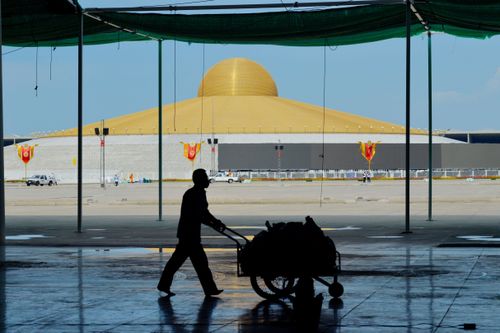 ภาพ No.28942:วันคุ้มครองโลก พิธีจุดประทีปแปรอักษรที่ใหญ่ที่สุดในโลก ถวายเป็นพุทธบูชา ผ่านระบบ ZOOM 